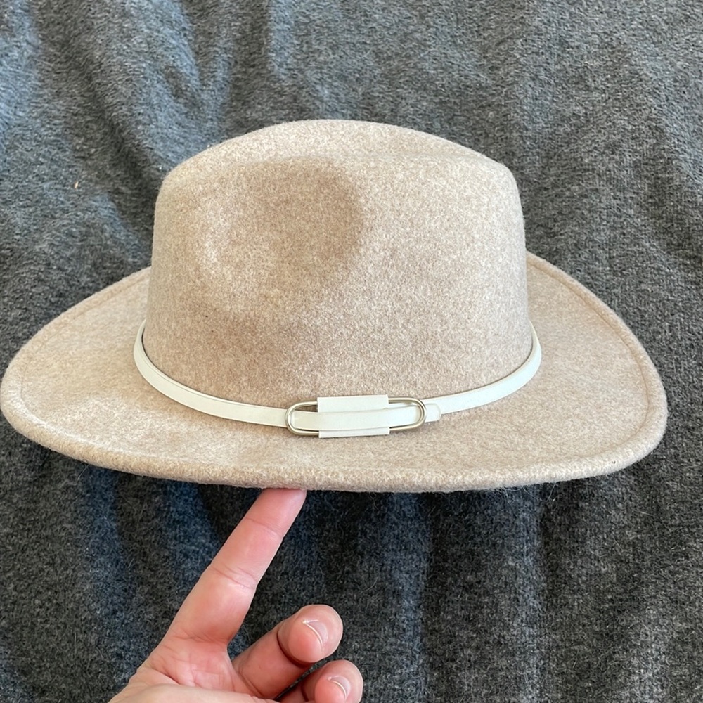 Beige wool hat